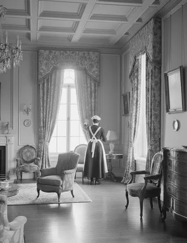 Historical image depicting domestic service work in early 1900s New York